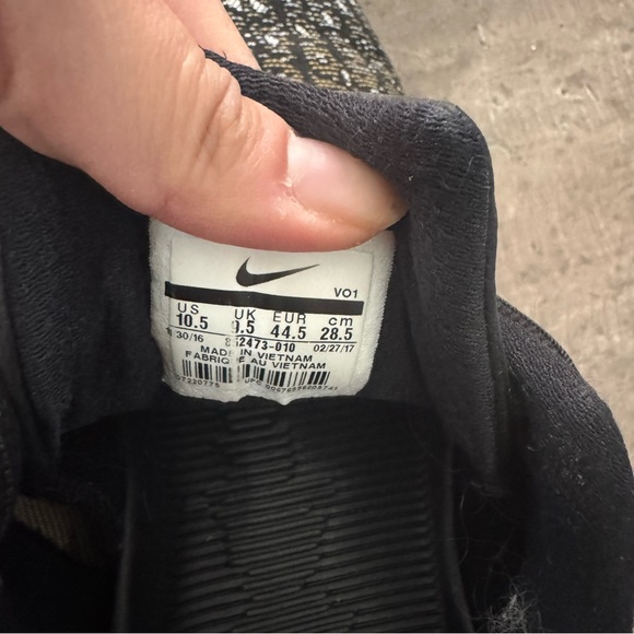 Nike Mamba Instincts in Black and Gold - Picture 5 of 5